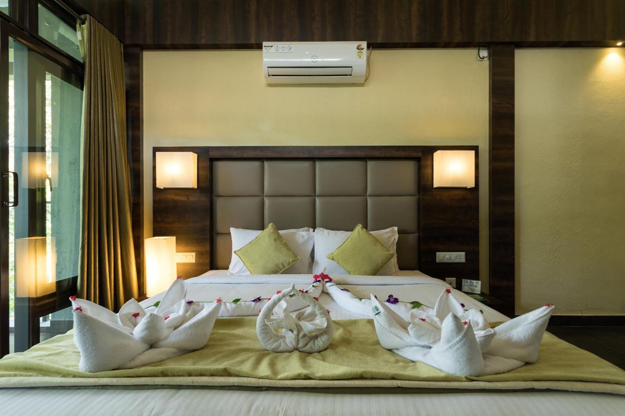 The Mountain Courtyard Thekkady Hotel Bagian luar foto