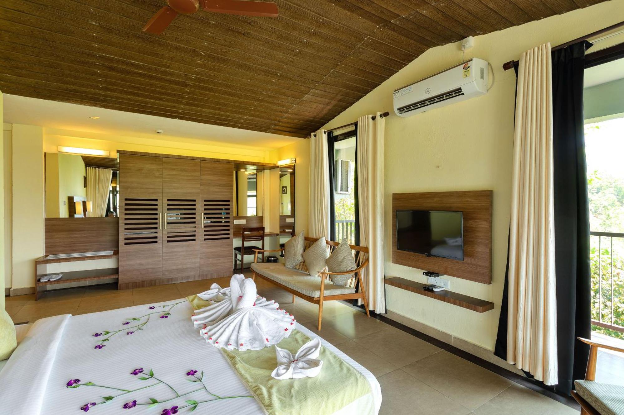 The Mountain Courtyard Thekkady Hotel Bagian luar foto