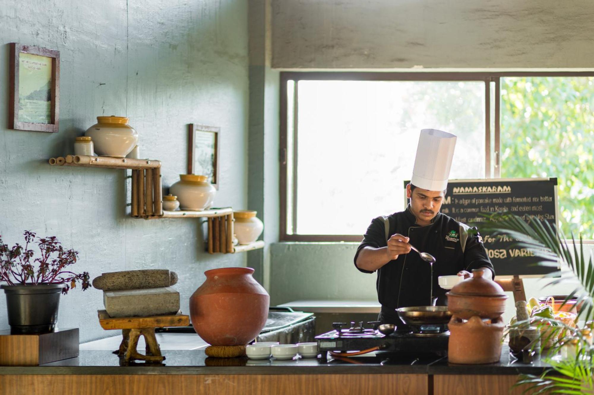 The Mountain Courtyard Thekkady Hotel Bagian luar foto