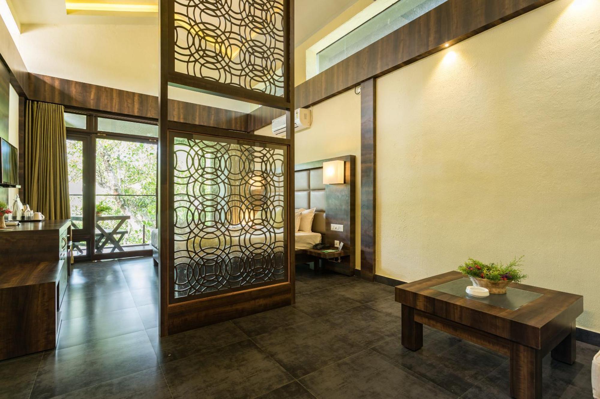 The Mountain Courtyard Thekkady Hotel Bagian luar foto
