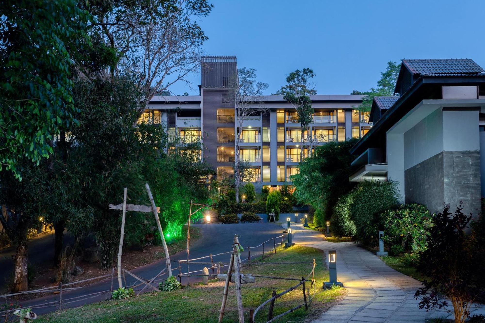 The Mountain Courtyard Thekkady Hotel Bagian luar foto