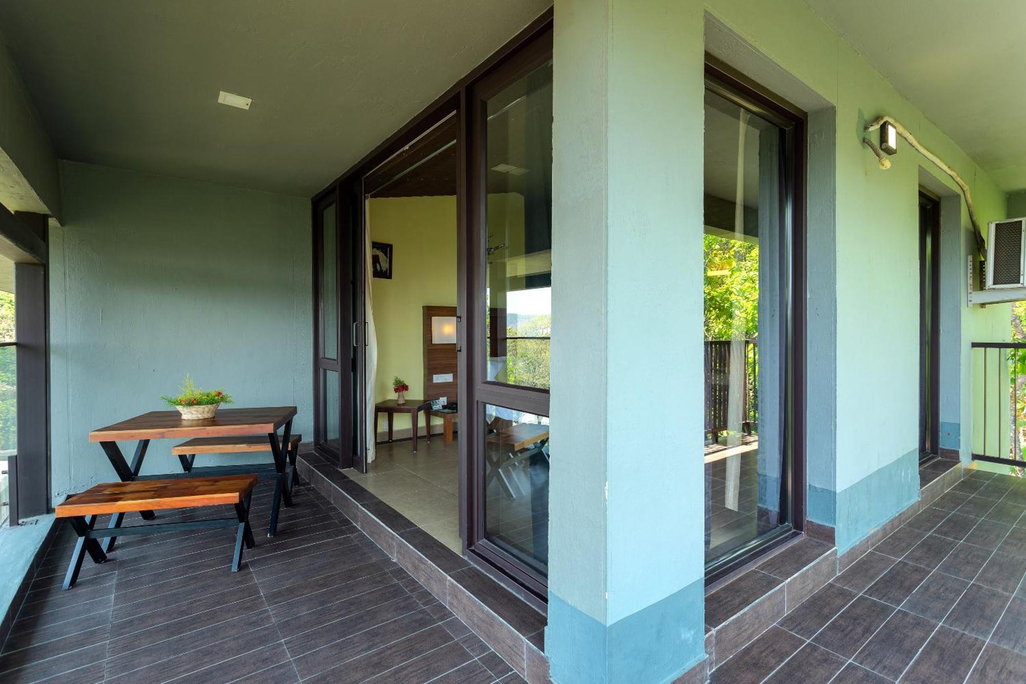 The Mountain Courtyard Thekkady Hotel Bagian luar foto