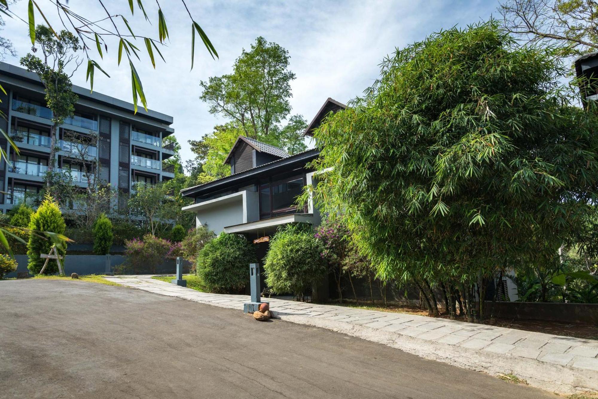 The Mountain Courtyard Thekkady Hotel Bagian luar foto