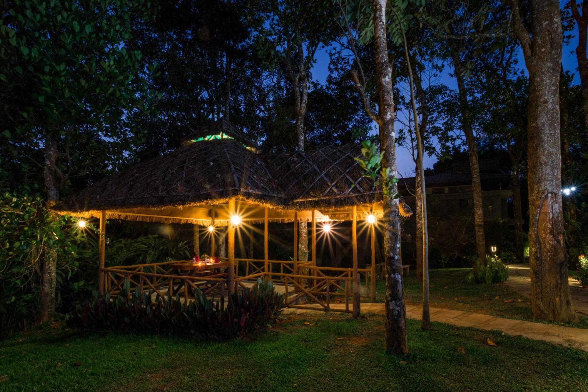 The Mountain Courtyard Thekkady Hotel Bagian luar foto