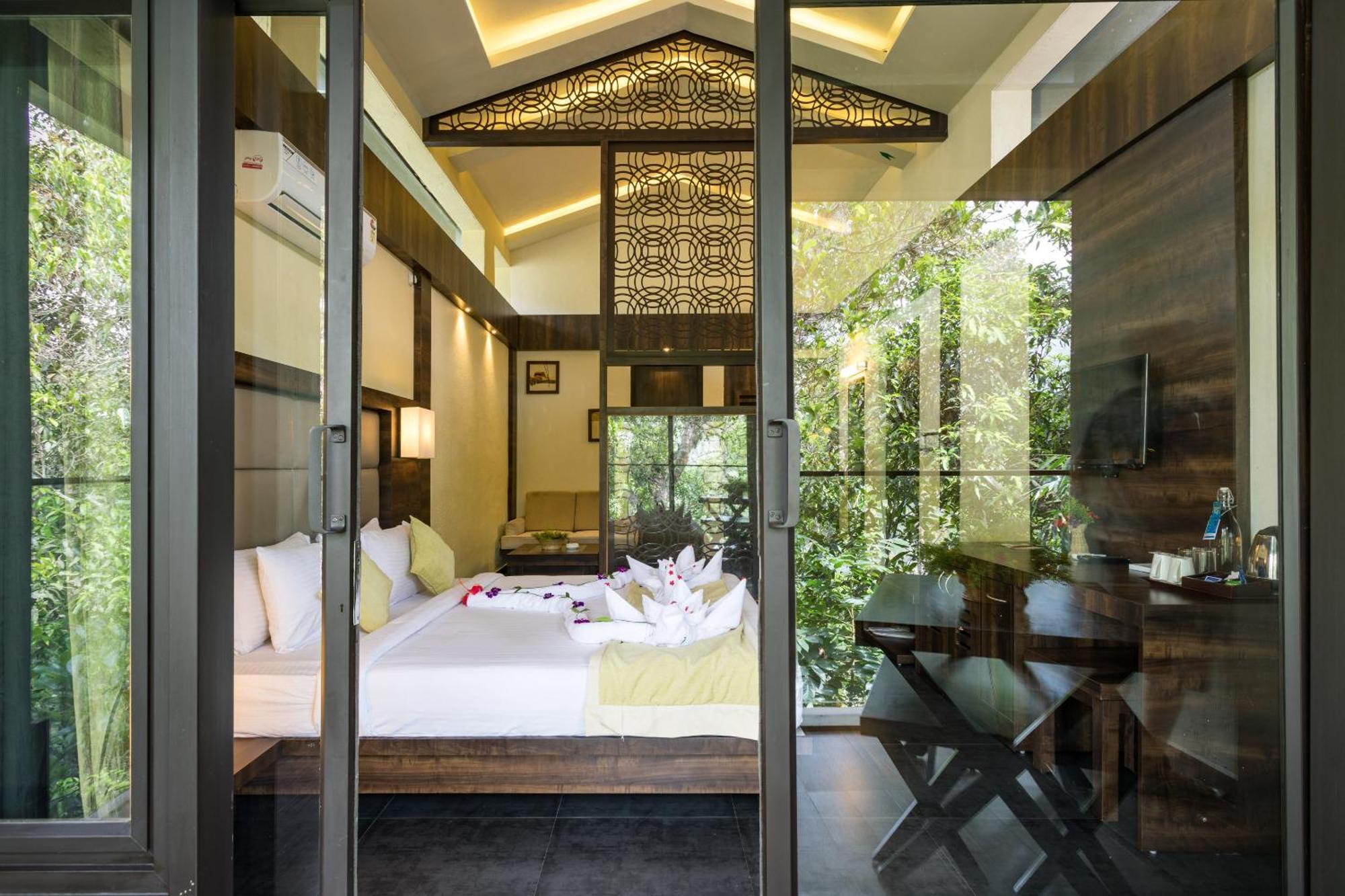 The Mountain Courtyard Thekkady Hotel Bagian luar foto