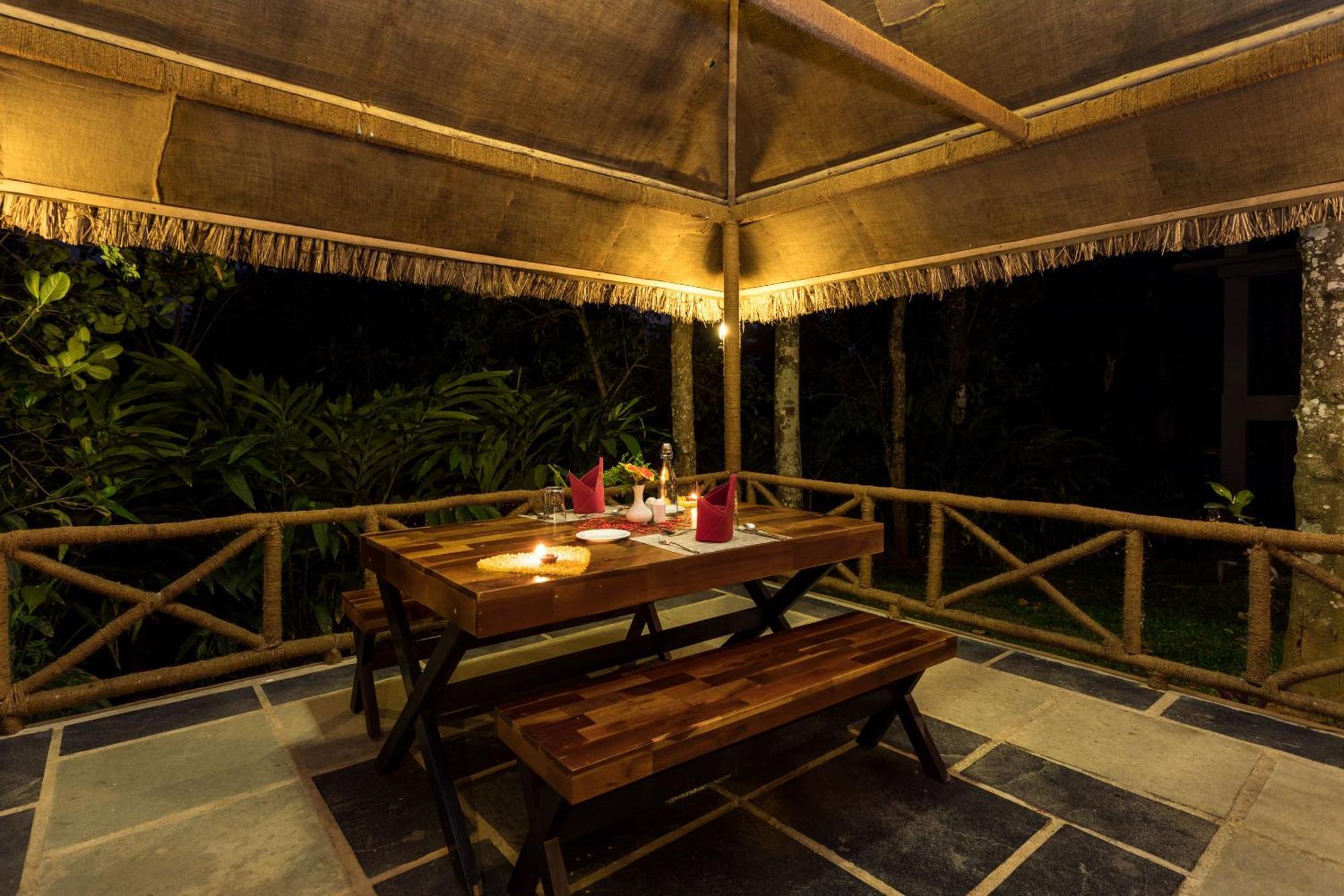 The Mountain Courtyard Thekkady Hotel Bagian luar foto