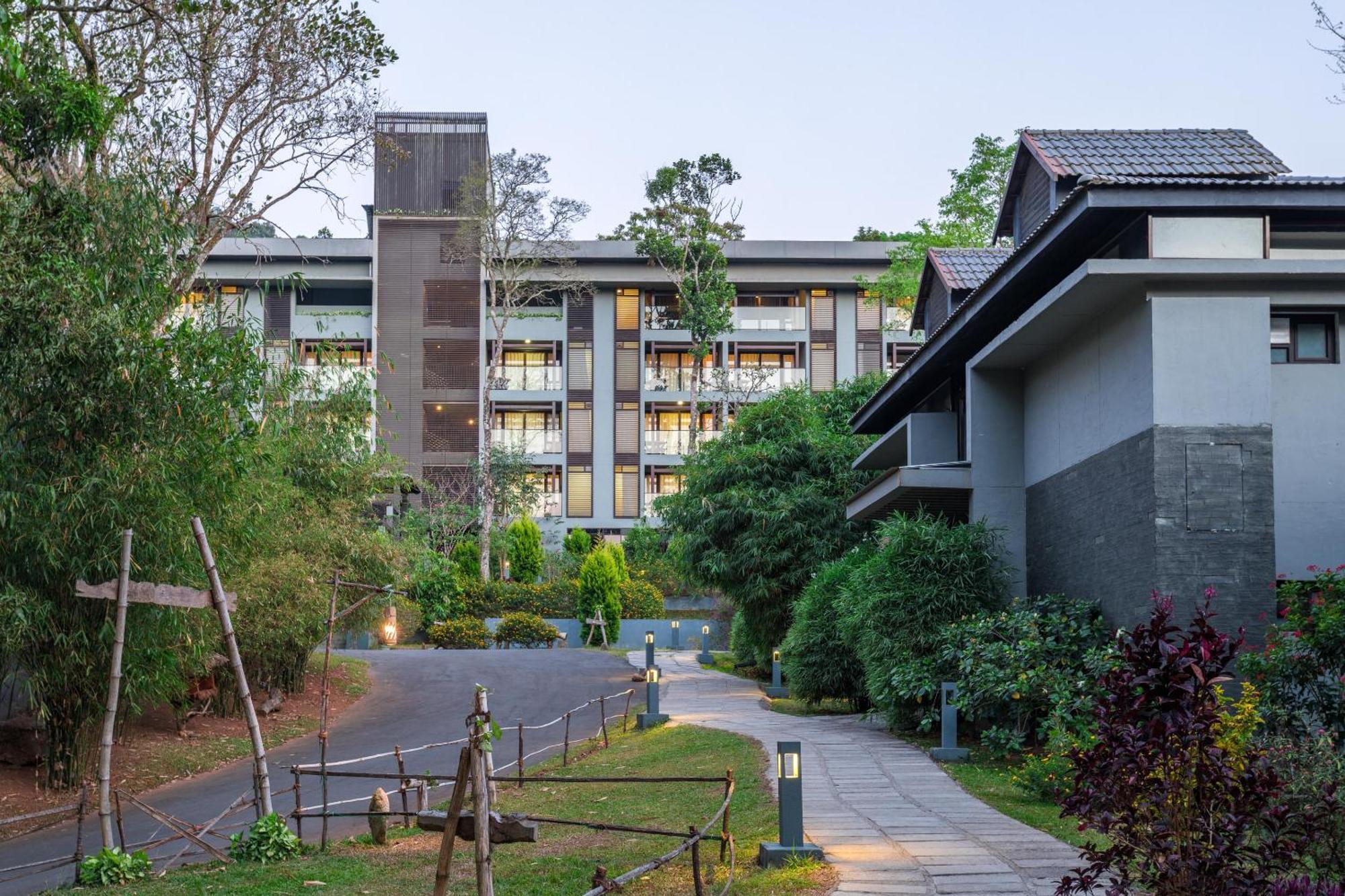 The Mountain Courtyard Thekkady Hotel Bagian luar foto