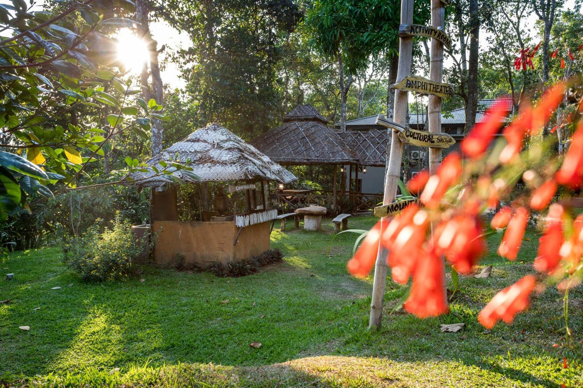 The Mountain Courtyard Thekkady Hotel Bagian luar foto