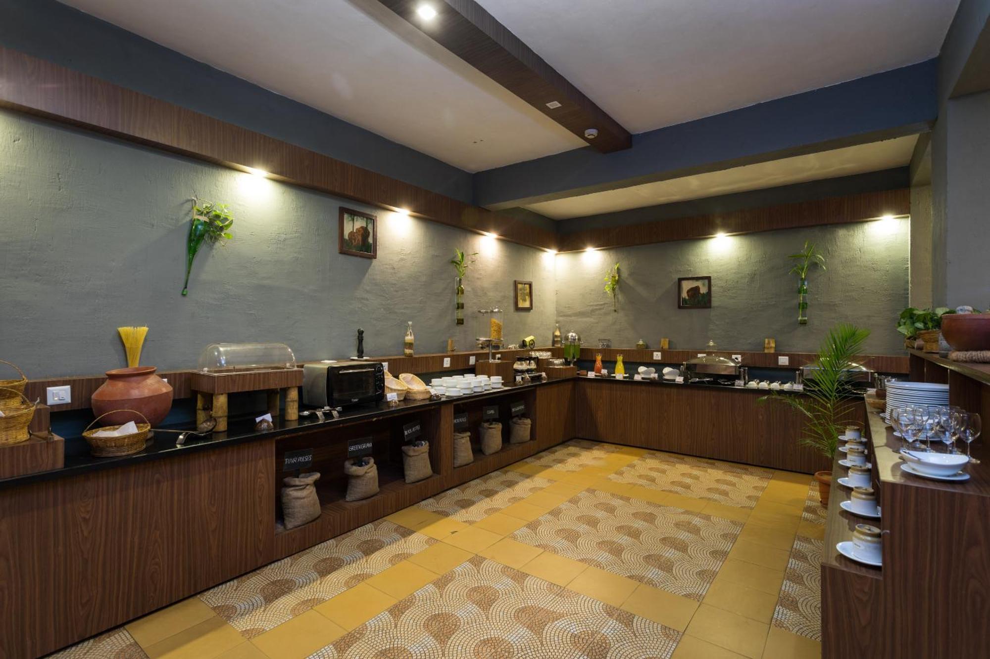 The Mountain Courtyard Thekkady Hotel Bagian luar foto