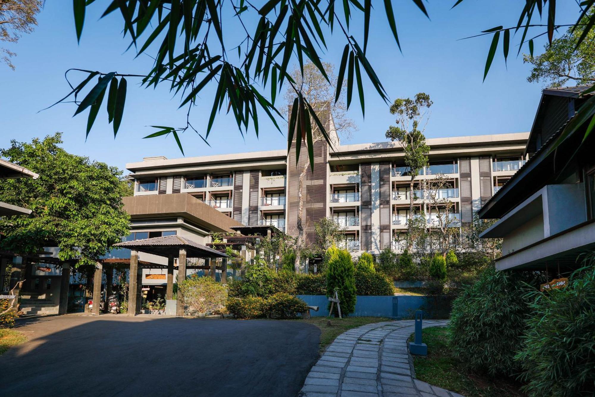 The Mountain Courtyard Thekkady Hotel Bagian luar foto