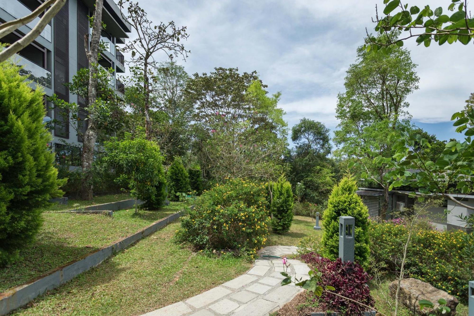 The Mountain Courtyard Thekkady Hotel Bagian luar foto