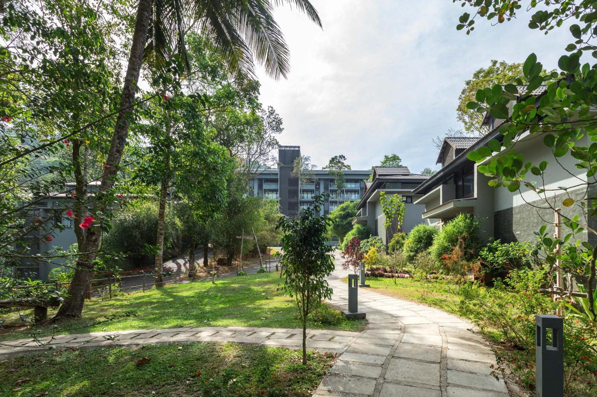 The Mountain Courtyard Thekkady Hotel Bagian luar foto