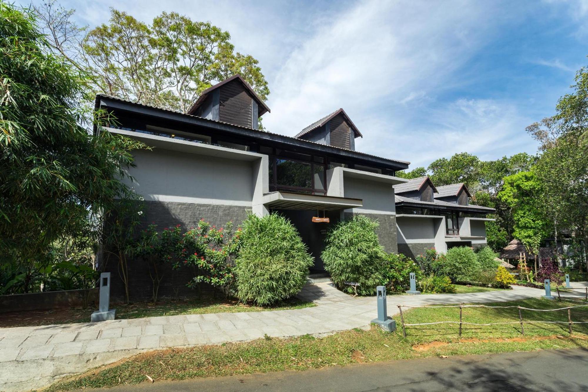 The Mountain Courtyard Thekkady Hotel Bagian luar foto
