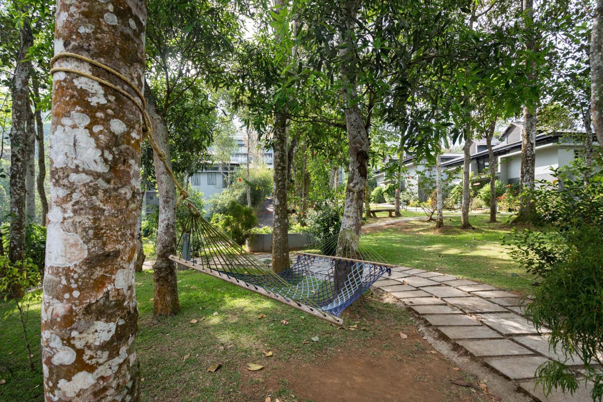 The Mountain Courtyard Thekkady Hotel Bagian luar foto