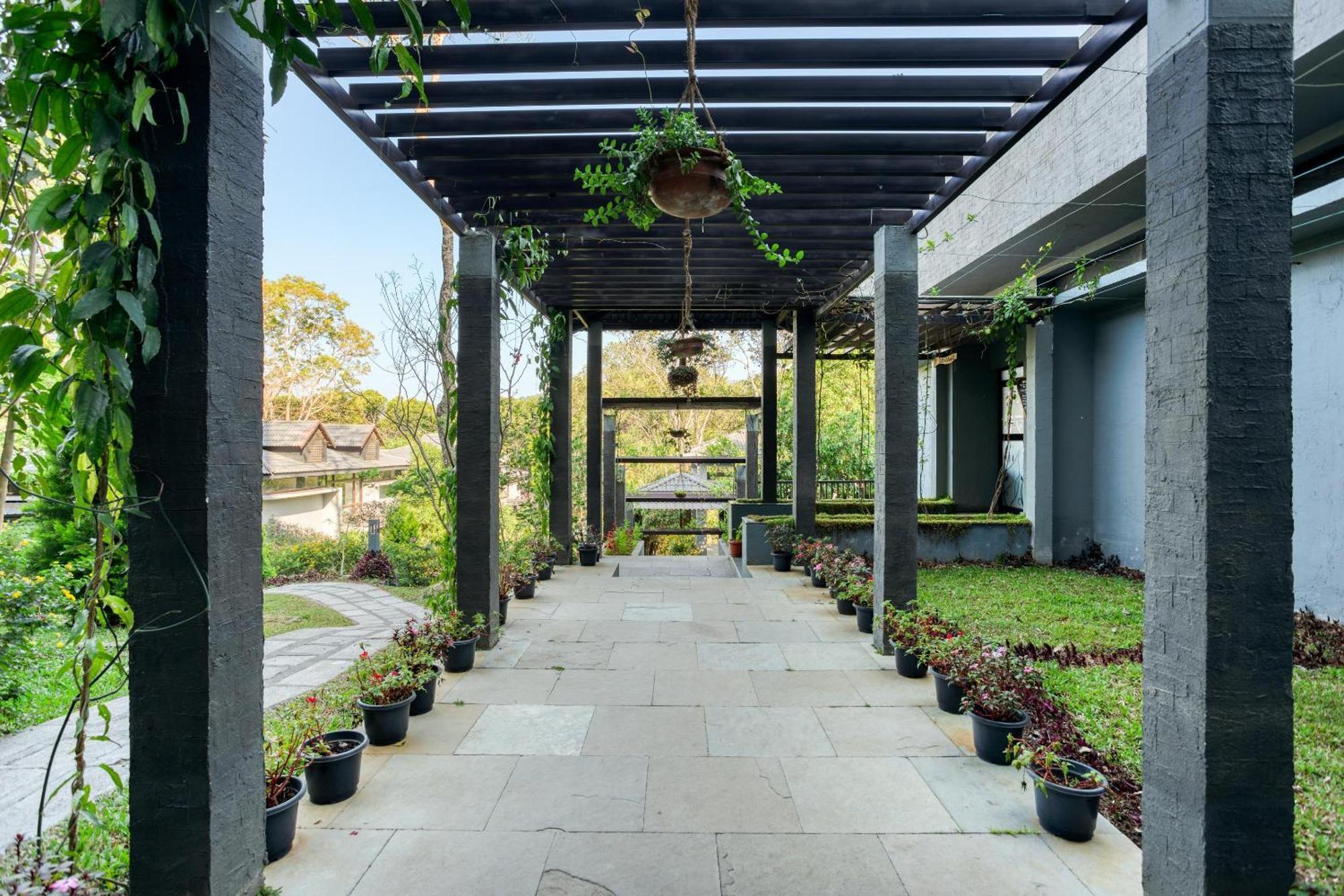 The Mountain Courtyard Thekkady Hotel Bagian luar foto