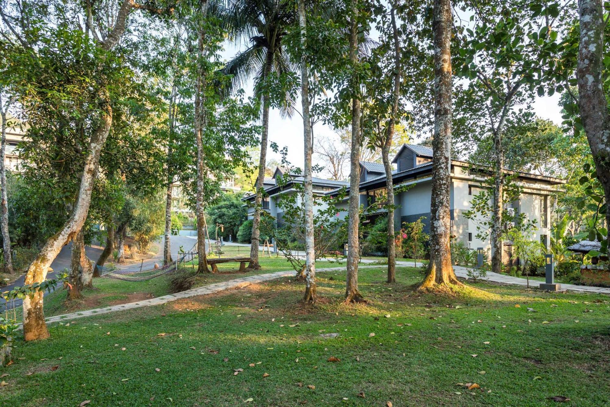 The Mountain Courtyard Thekkady Hotel Bagian luar foto