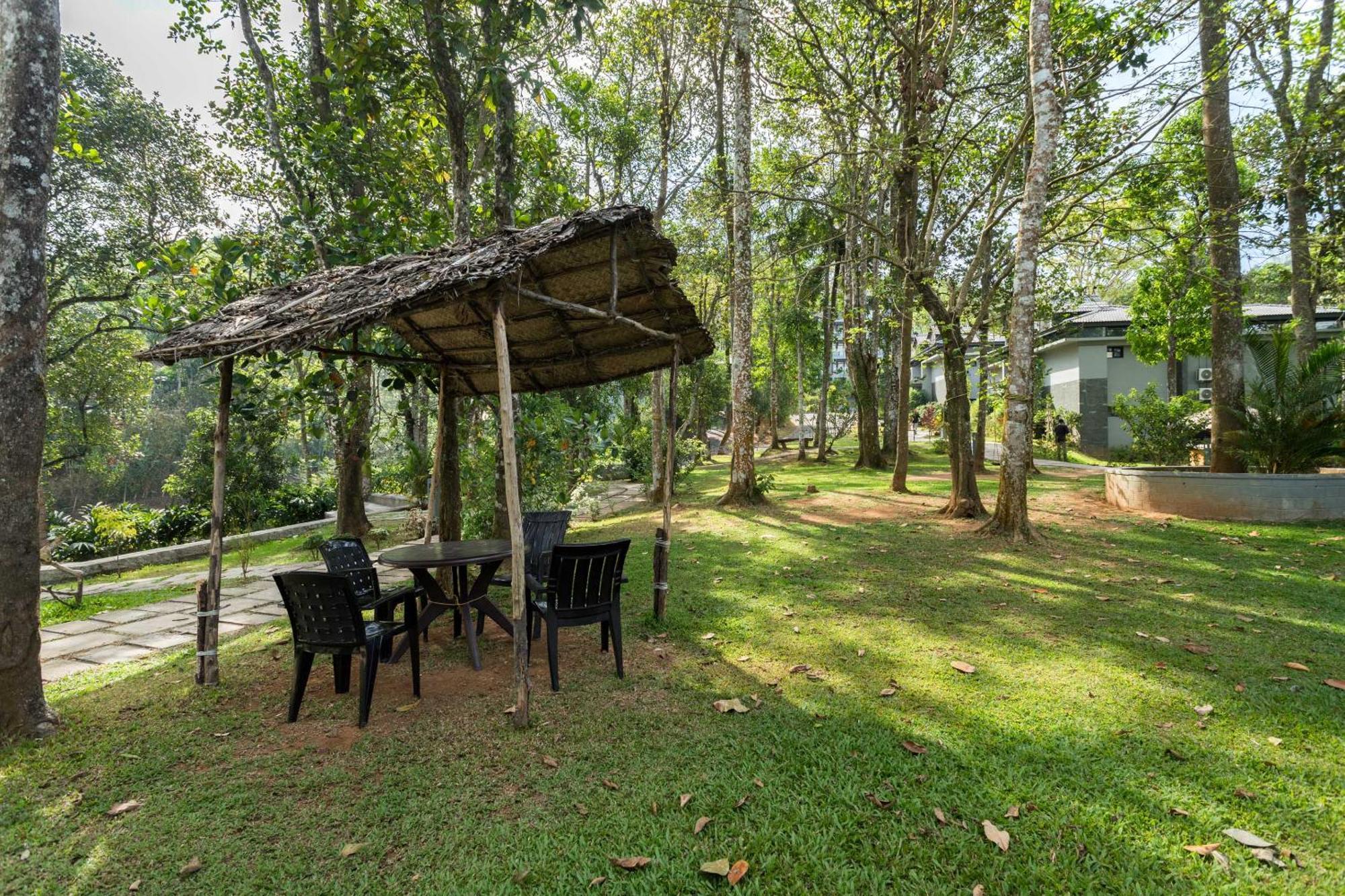 The Mountain Courtyard Thekkady Hotel Bagian luar foto