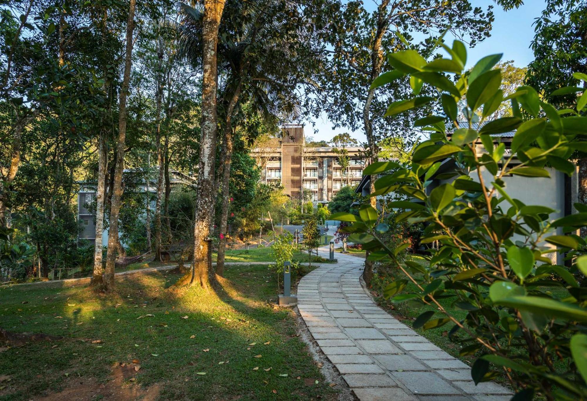 The Mountain Courtyard Thekkady Hotel Bagian luar foto