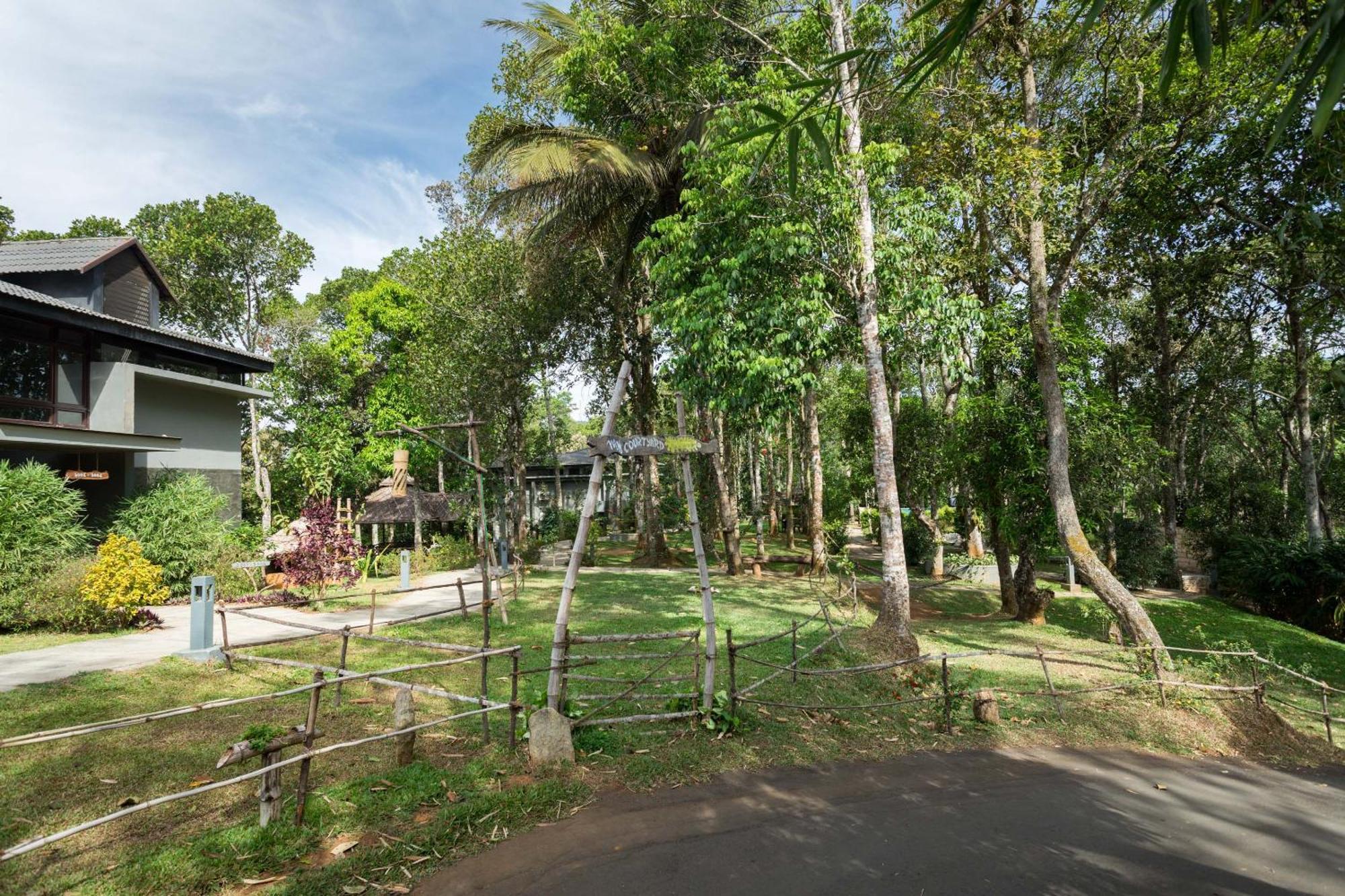 The Mountain Courtyard Thekkady Hotel Bagian luar foto