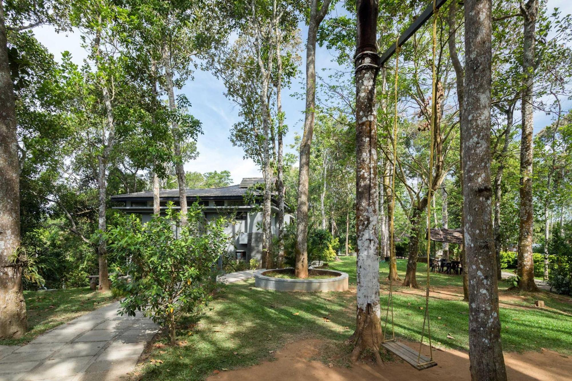 The Mountain Courtyard Thekkady Hotel Bagian luar foto